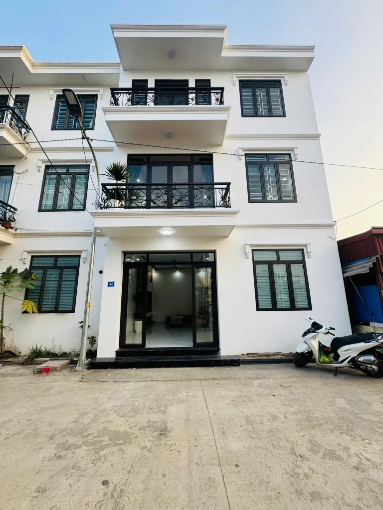 CĂN MẶT TRỤC THÔNG RỘNG 5,5 m-2 ô tô tránh nhau tại QUỲNH HOÀNG, NAM SƠN,AN DƯƠNG HP